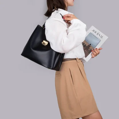 Spacious Chic Bucket Bag - Image 3