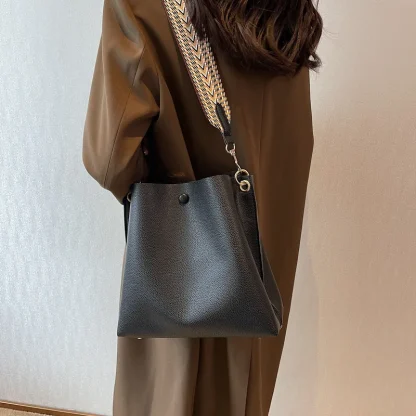 Elegant Crossbody Bucket Bag - Image 3