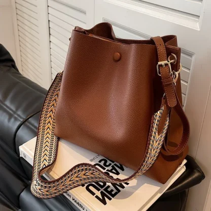 Elegant Crossbody Bucket Bag - Image 4