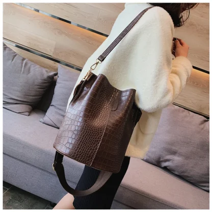 Timeless Beauty Bucket Bag - Image 4