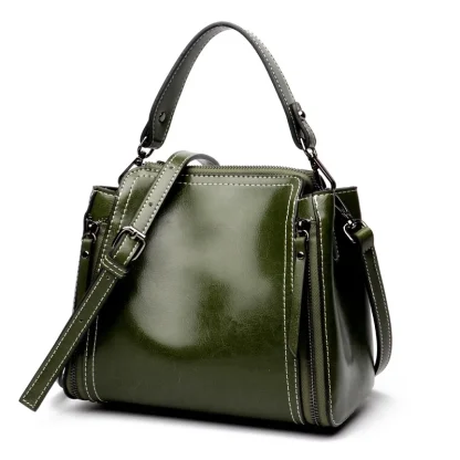 Sleek Glamour Bucket Bag - Image 2