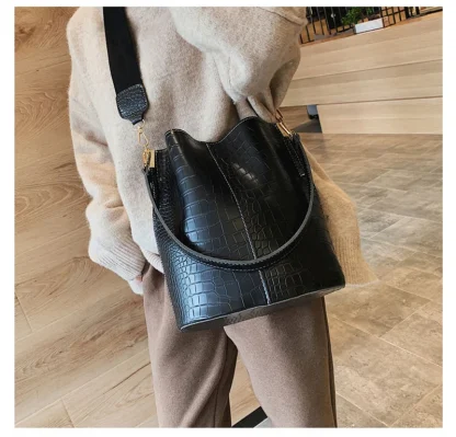 Stylish Elegance Bucket Bag - Image 5