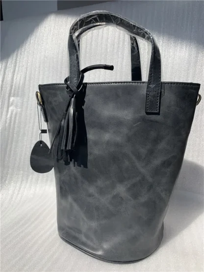Chic Crossbody Bucket Bag - Image 4