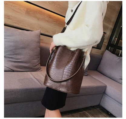 Stylish Elegance Bucket Bag - Image 4
