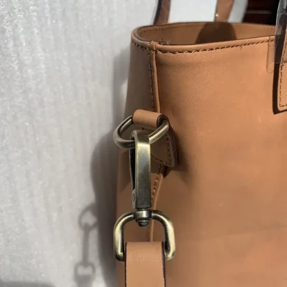 Chic Crossbody Bucket Bag - Image 2