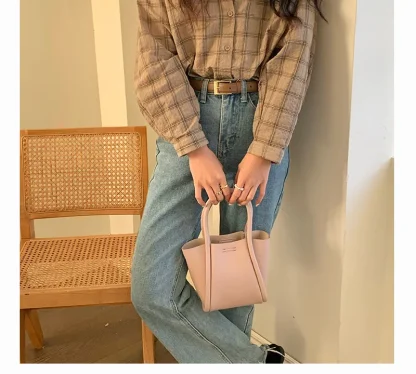 Sleek Simplicity Bucket Bag - Image 6