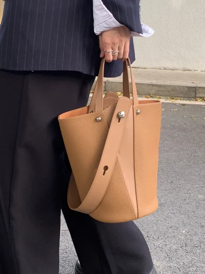 Stylish Compact Bucket Bag - Image 3