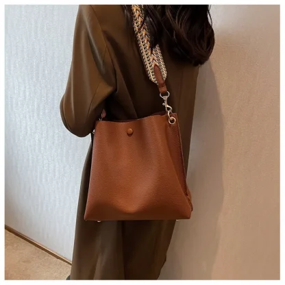 Elegant Crossbody Bucket Bag - Image 5