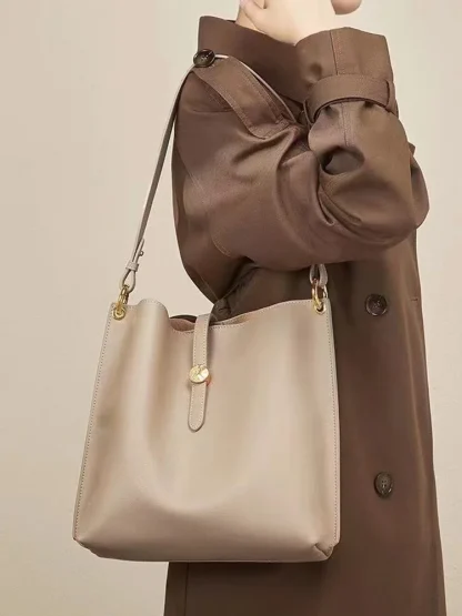 Elegant Solid Bucket Bag - Image 4
